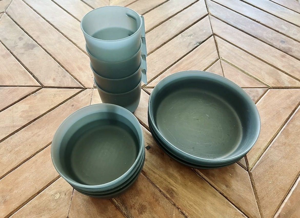 Geschirrsets: QUECHUA Geschirrset Kunststoff - Camping – Gebraucht aus Ebikon von may_vx87