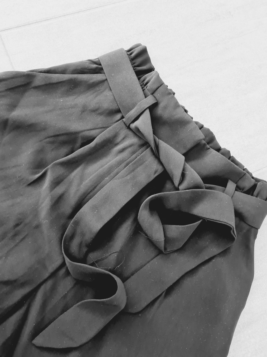 H&M Pantaloni: H&M Short Farbe schwarz gr.34 – Usato da Mezzovico venduto da maemy 1