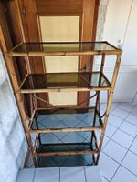 Étagère vintage en bambou et verre, style bohème chic