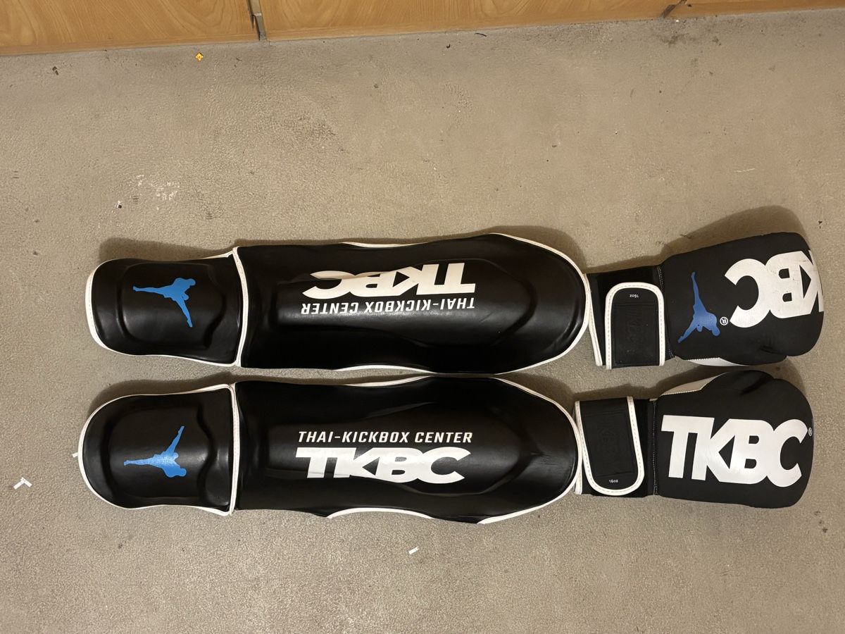 Altri accessori da uomo: Shin Guards and Gloves TKBC Black White Size L – Usato da steinhausen venduto da pat_nc2x