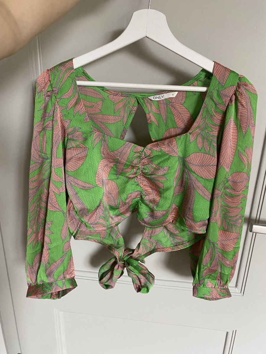 Blusen: Bluse mit Blattmuster, Gr. M – Gebraucht aus Bern von annth
