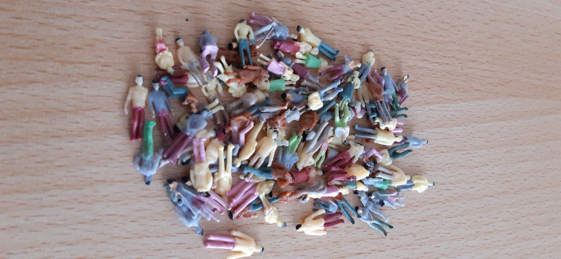 Modellini di ferrovie: 90 Stk Figuren, Passanten, Passagiere H0 – Nuovo e nell'imballaggio originale da Uzwil venduto da Fw101 1