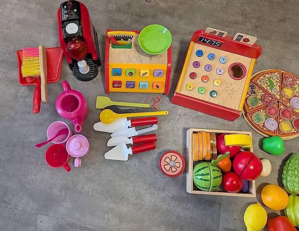 Giocattoli: Kinder Küche mit Werkbank – Usato da Altstätten venduto da Genzy56