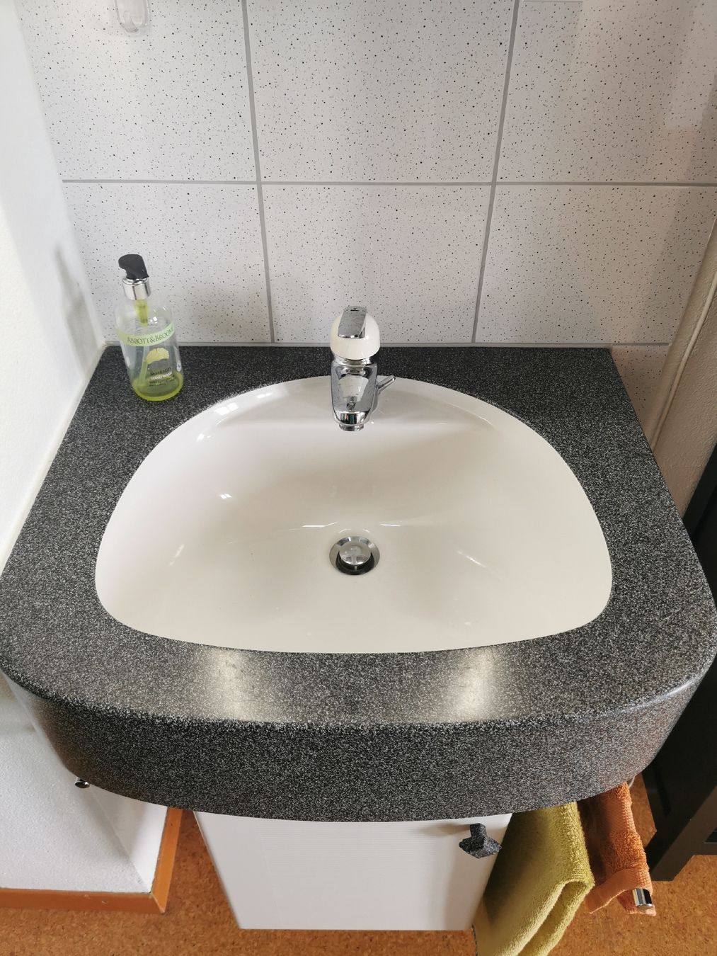 Mobili per bagno: Waschtisch mit Waschbecken  – Usato da Urswil venduto da Figugegu2 3