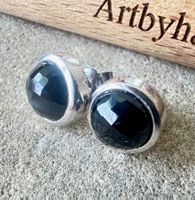 Zeitlose Eleganz: Silber-Ohrstecker925 mit facettiertem Onyx