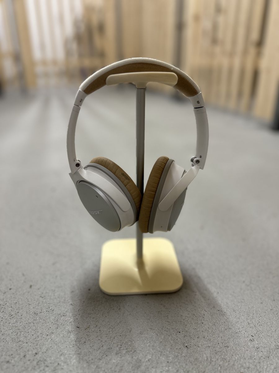Sonstige Dekorationen & Accessoires: Support casque blueLounge blanc et gris – Gebraucht aus Zürich von Marcouyou 3