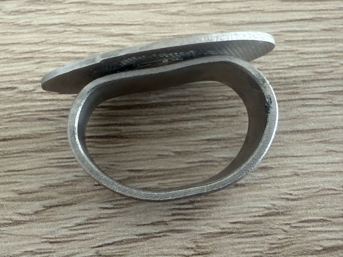 Anelli: Massiver Designring silberfarben mit ovaler Platte – Usato da Wettingen venduto da Ni_la_lo 1