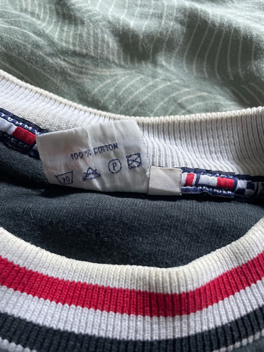 Tommy Hilfiger Maglioni & Felpe: Vintage Tommy Hilfiger Pulli Grösse L – Usato da Winterthur venduto da cheerio97 3