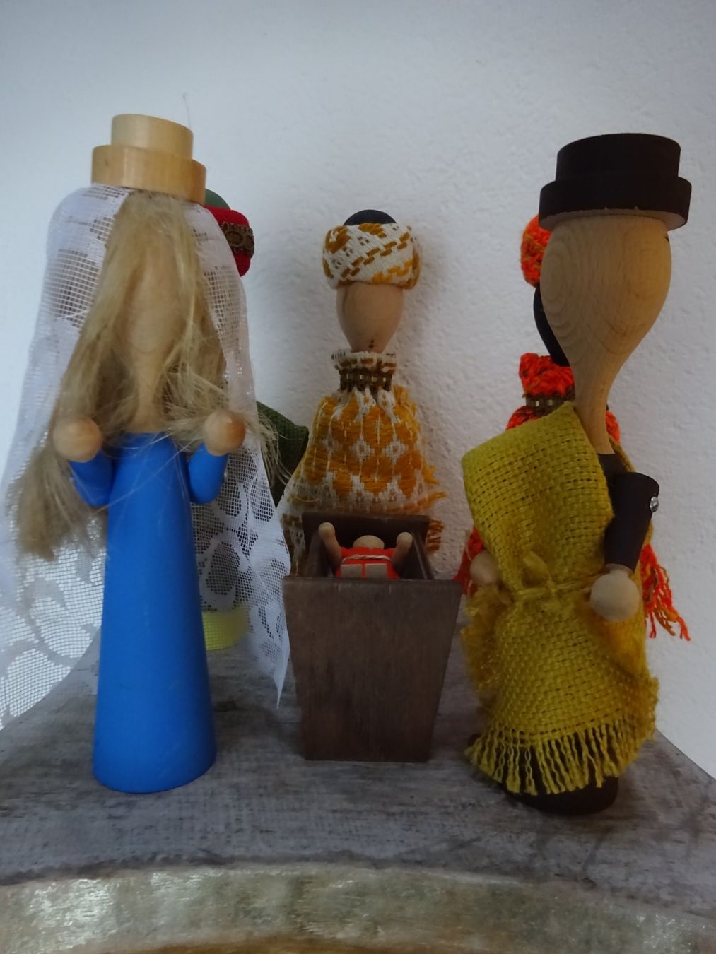 Alle Dekorationen: Krippe Holz / Modische Version – Gebraucht aus Oetwil am See von Senegal