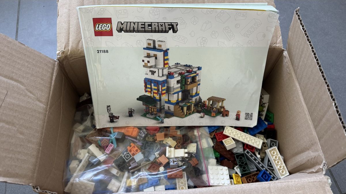 Lego Kit di costruzioni: Lego Minecraft 21188 – Usato da Knonau venduto da yuz_px92 1