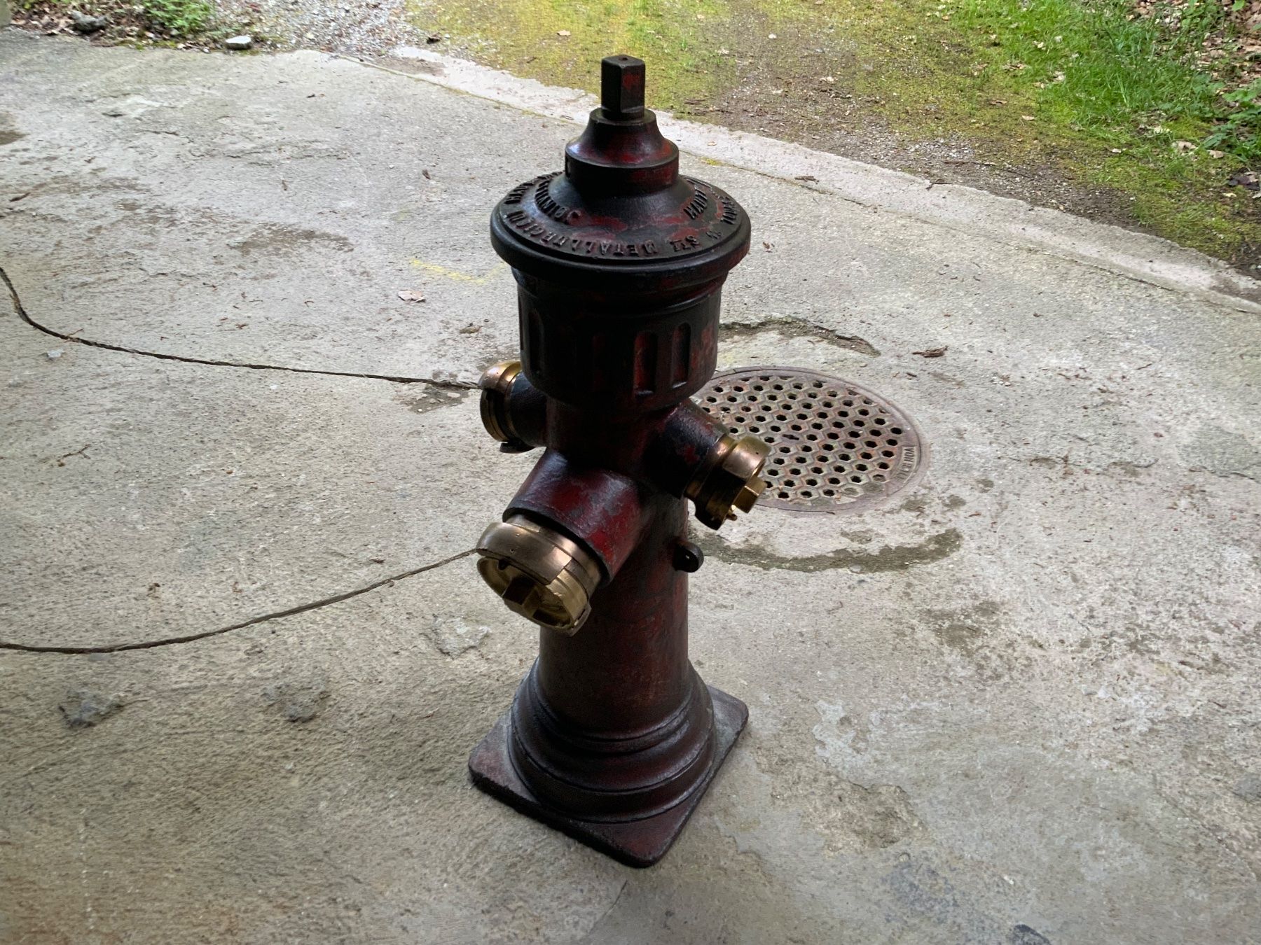 Sculture & Statue: Roter  Guss-Hydrant -Einzigartige Dekoration! – Usato da Willisau venduto da Minali 3