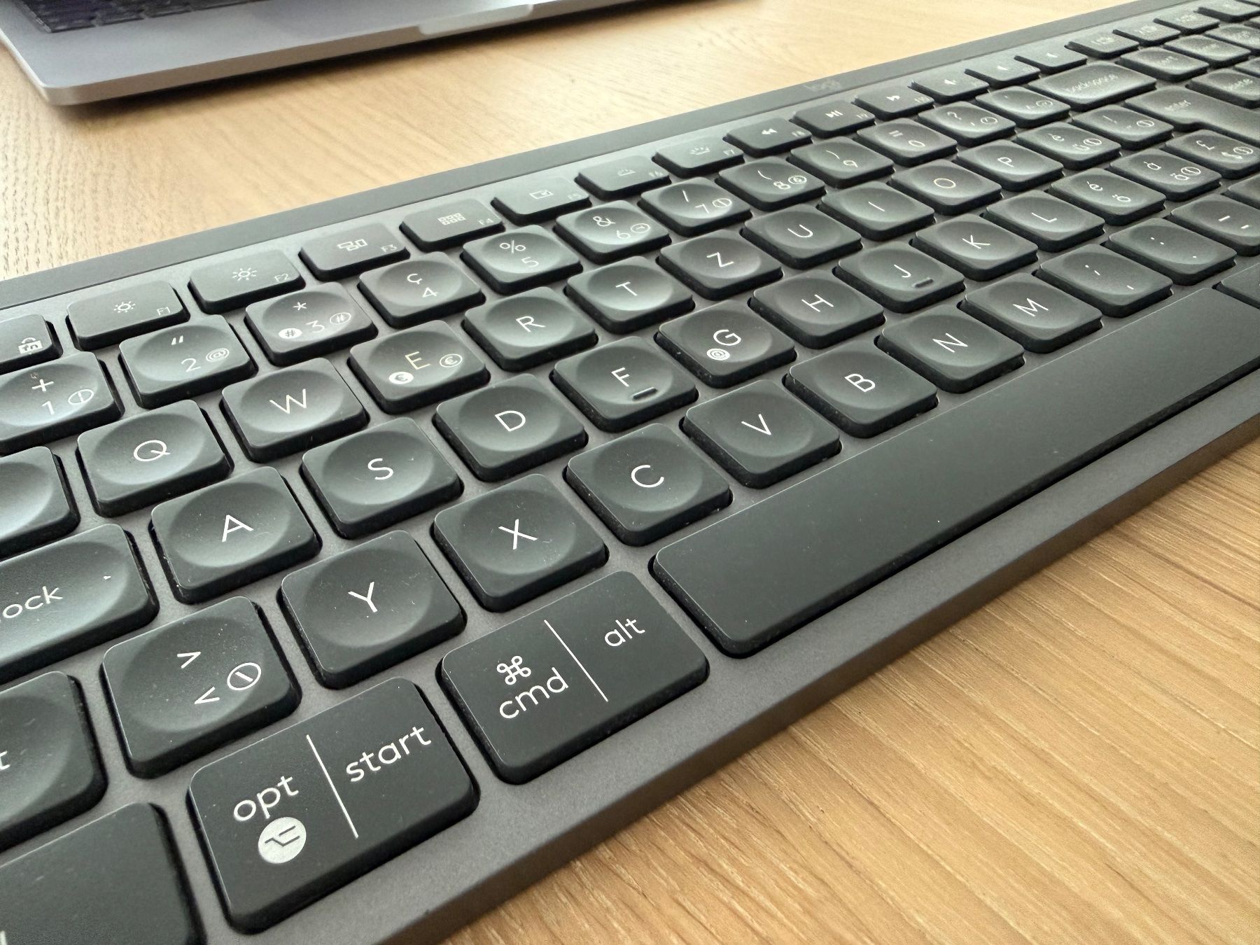 Logitech Claviers: Logitech MX Keys und MX Vertical – D'occasion à Effretikon par tim0thy 4