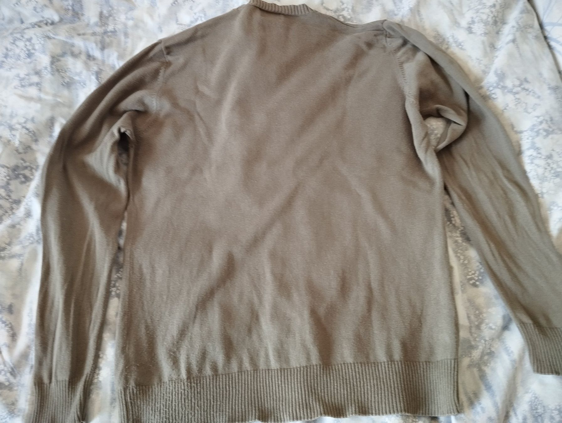 Pulls & Sweat-shirts: Pull col en v – D'occasion à Neuchâtel par rod_b9kq 2