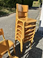 Lot de 12 chaises  empilabes vintage