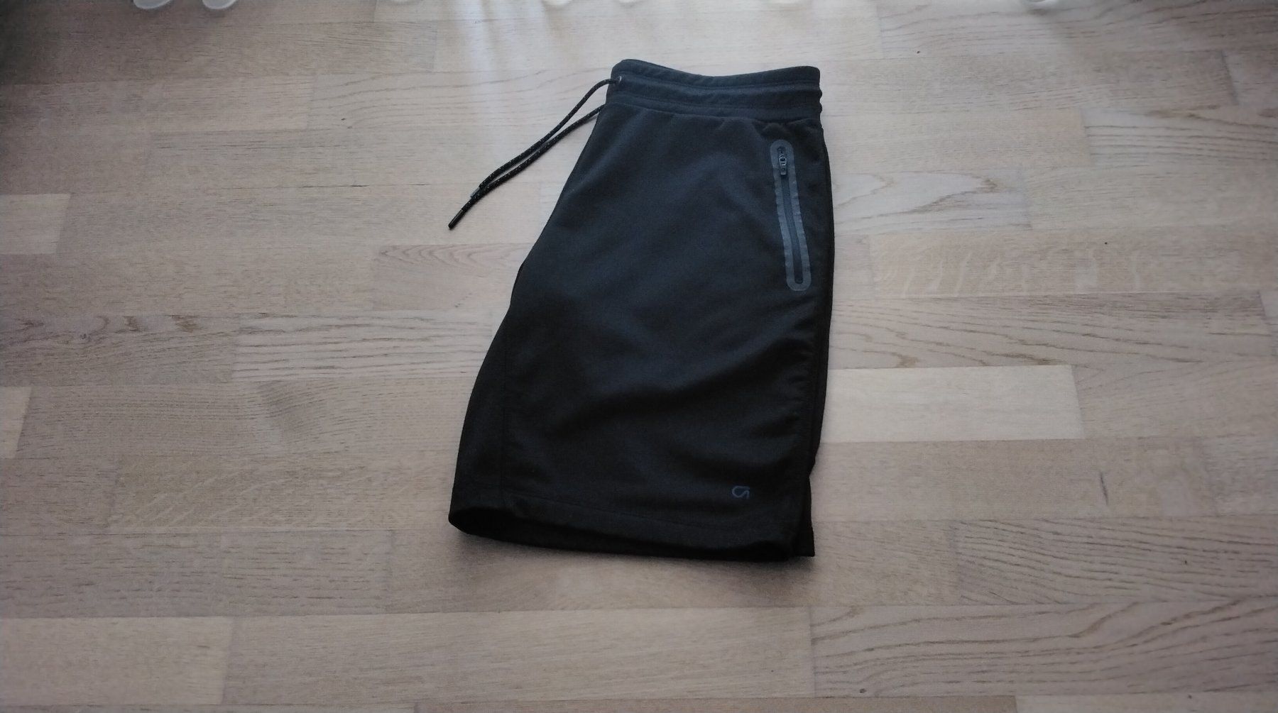 Pantalons: Shorts GapFit Gr. M – D'occasion à Steinhausen par pinu09 2