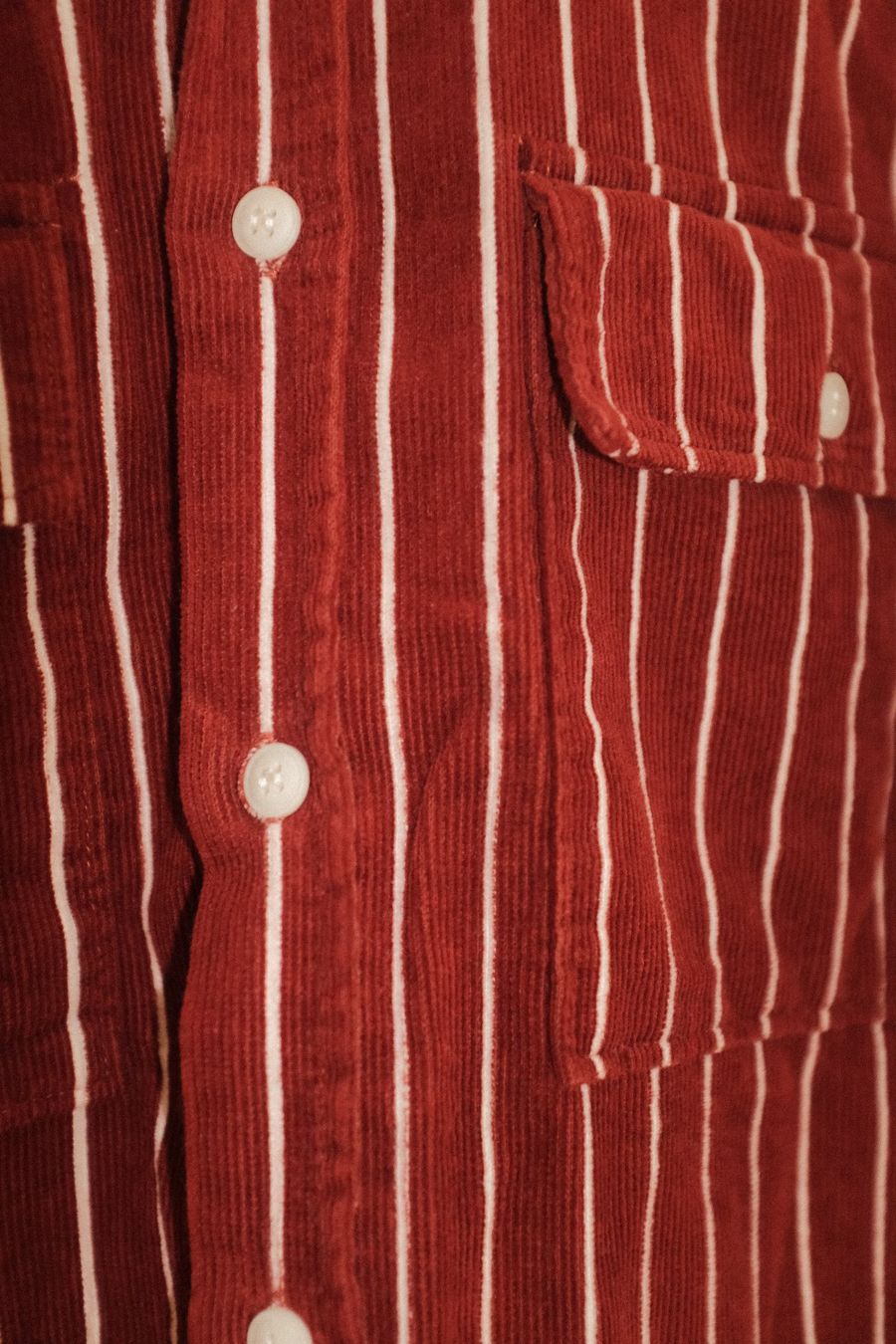 Hemden: Hemd in Corduroy Rot – Gebraucht aus Zürich von Leistong 2