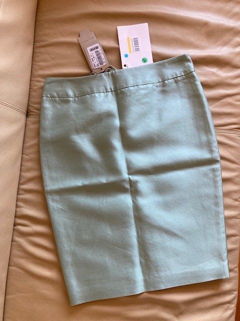 Armani Jupes: Jupe ARMANI taille 40 Europe – Neuf (Voir description) à Bursins par Mr1968 1