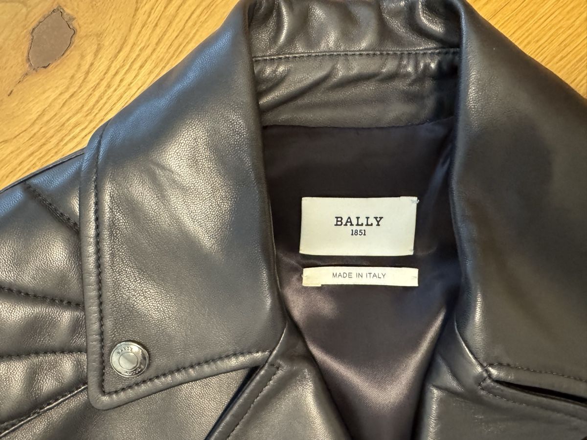 Bally Giacche: Schwarze Lederjacke von Bally NEU! – Nuovo (secondo la descrizione) da Wallisellen venduto da ShoppingQueen9 1