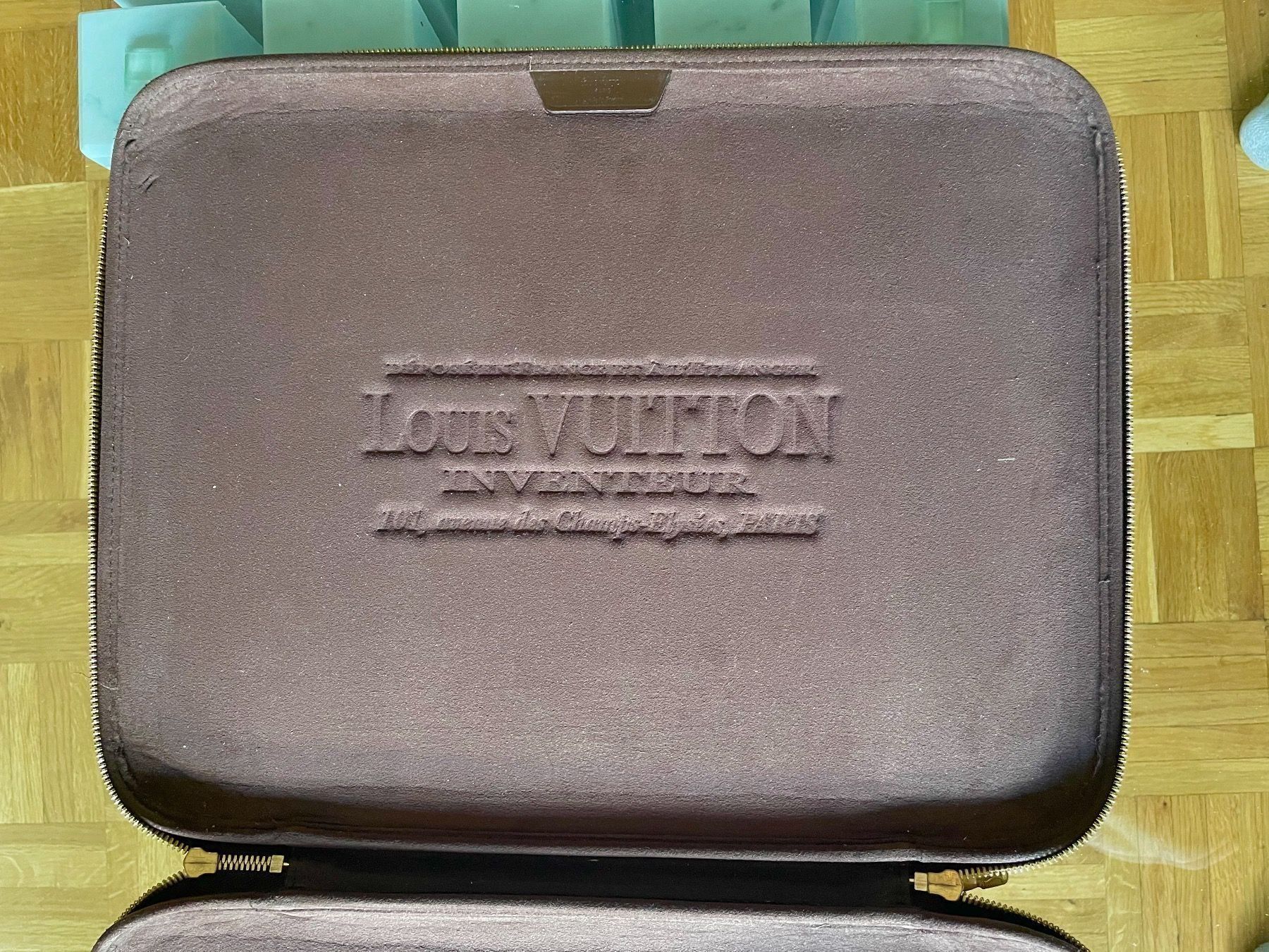 Louis Vuitton Cover & Protezioni schermo: Housse d’ordinateur Louis Vuitton – Usato da genève venduto da champanonono 1