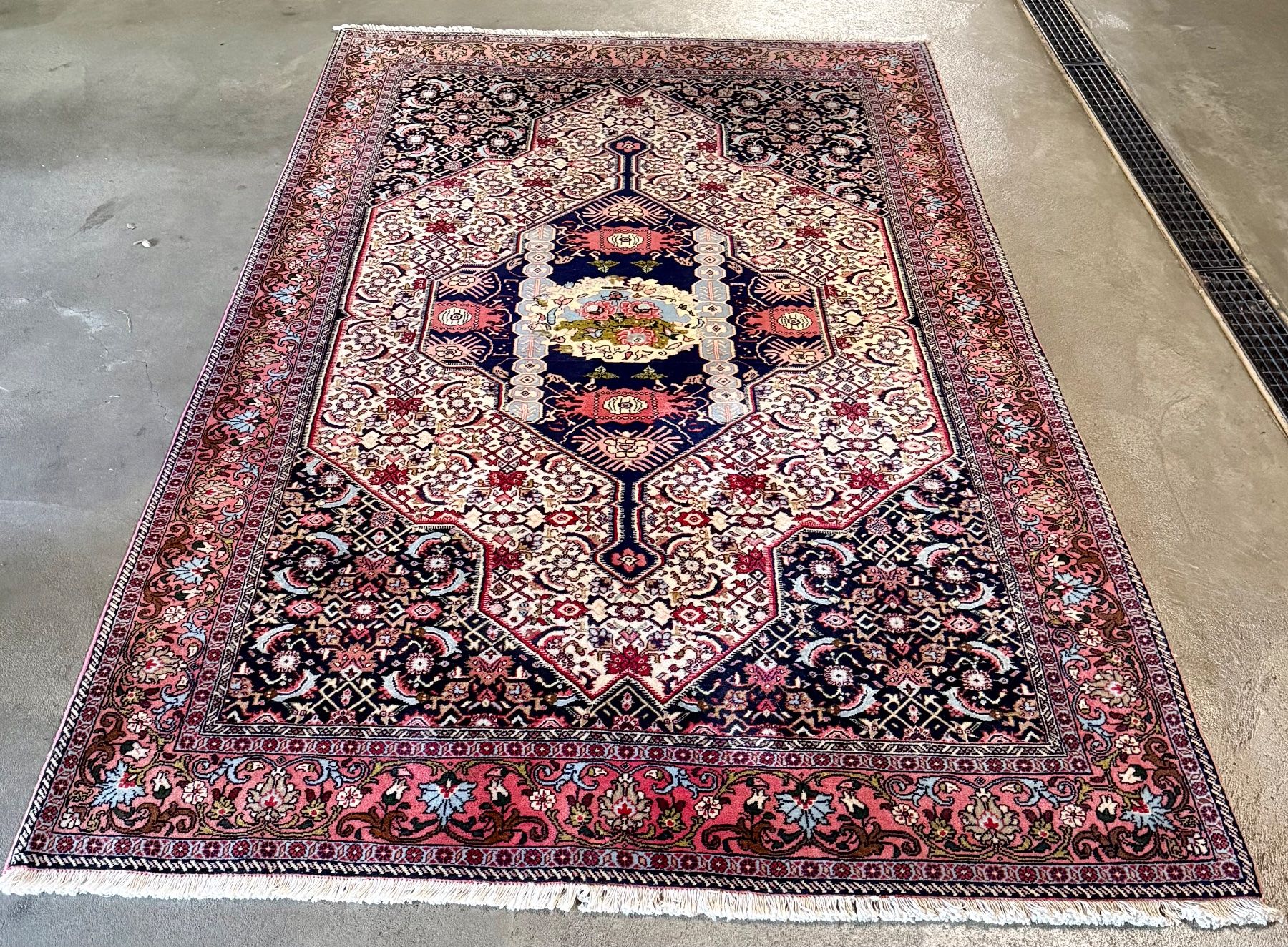Tappeti: Wunderschöner, handgeknüpfter Teppich, 168 x 258 – Usato da Bern venduto da tempoverde