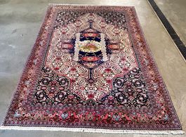 Wunderschöner, handgeknüpfter Teppich, 168 x 258