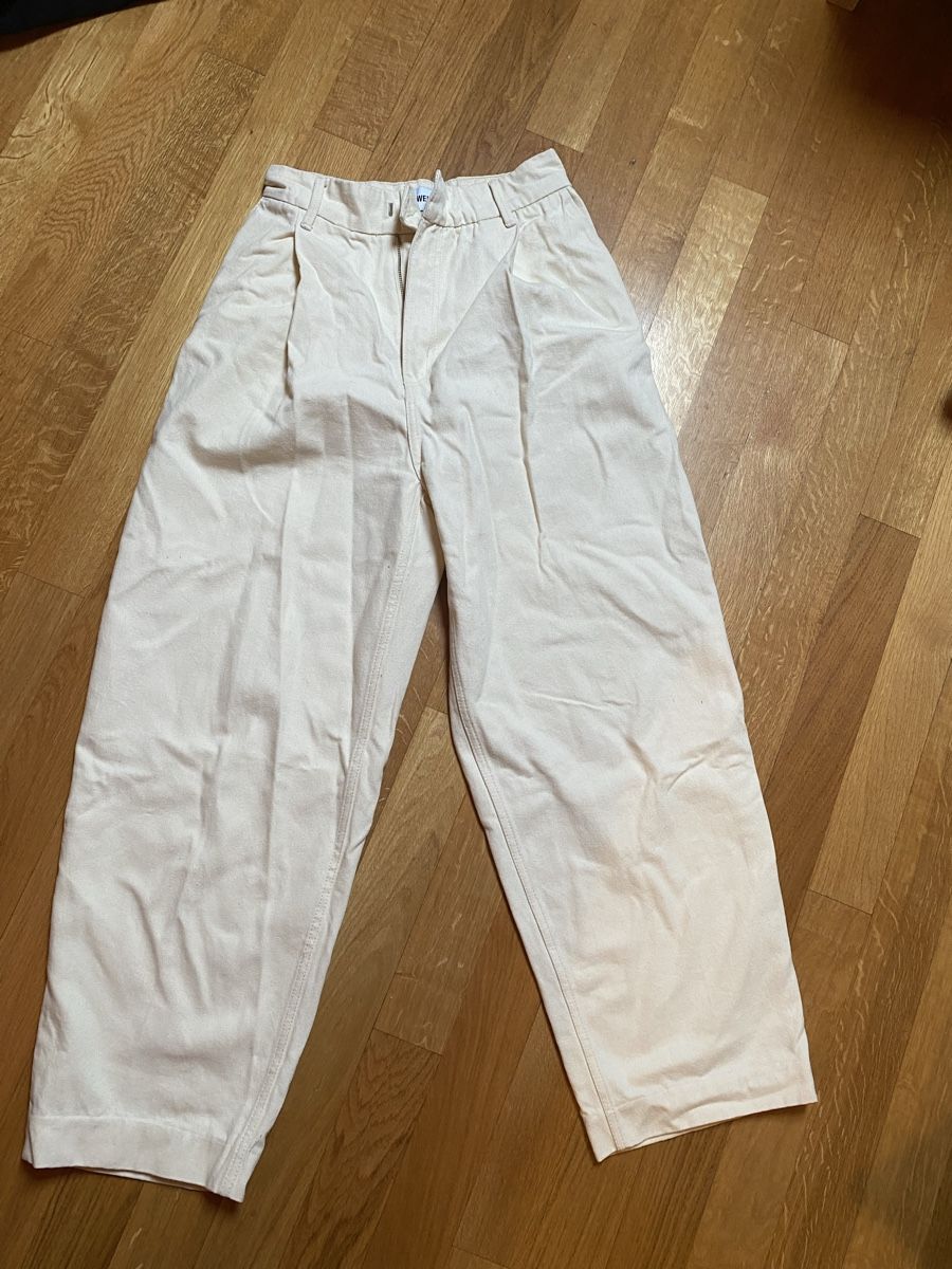 Weekday Pantaloni: Pantalon crème Weekday taille 34 – Usato da Epagny venduto da nie_n5yb