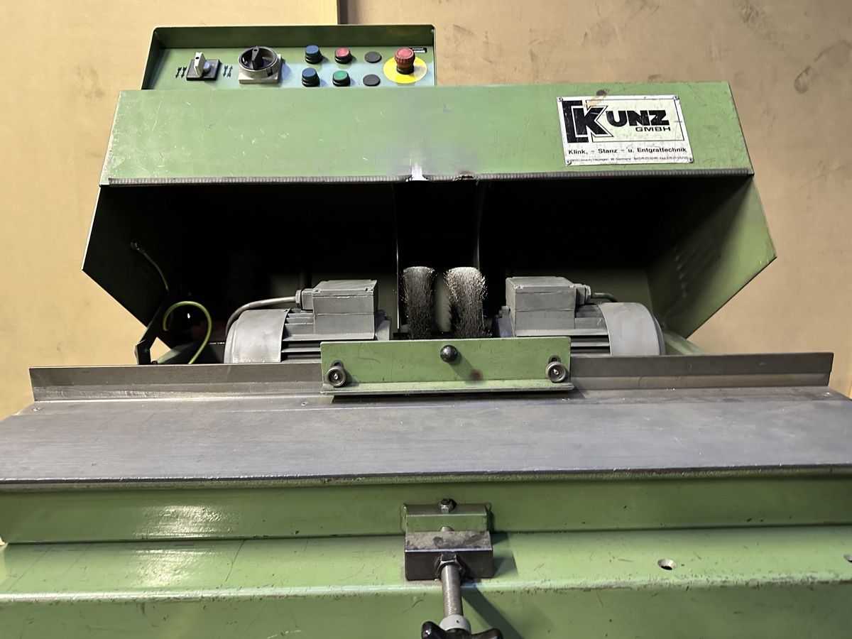 Tutte le macchine: Blechkantenversäuberungsmaschine Kunz K5 – Usato da Basel venduto da MaschinenSchweiz 8
