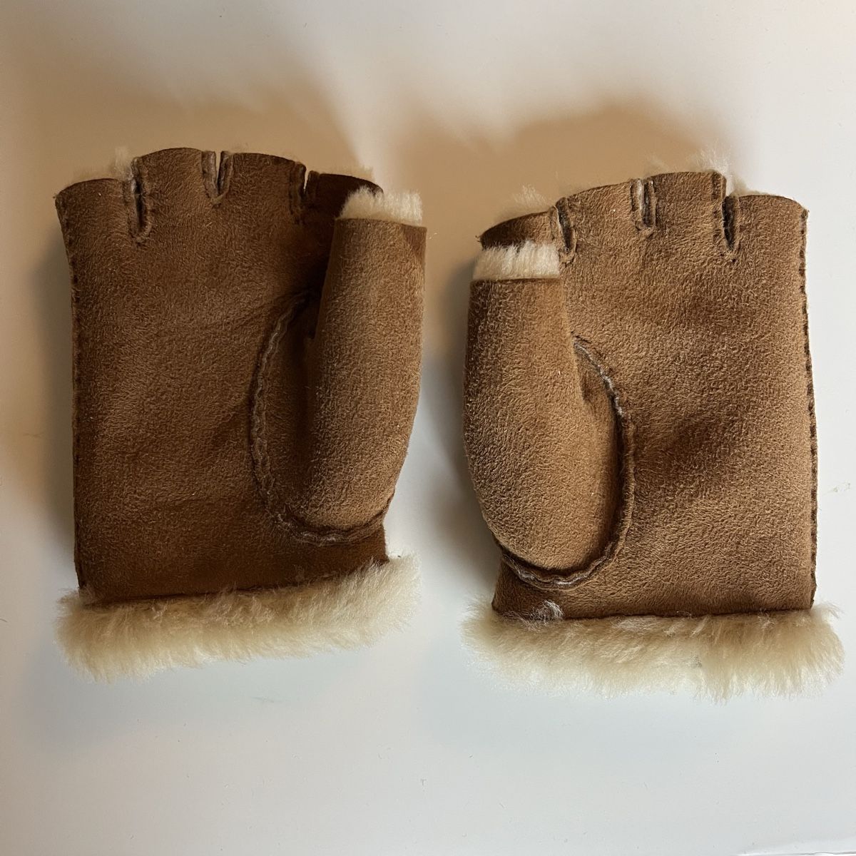 Ugg Handschuhe & Handstulpen: Ugg Handschuhe – Neu (gemäss Beschreibung) aus Spiez von sophiiiiemariie4 2