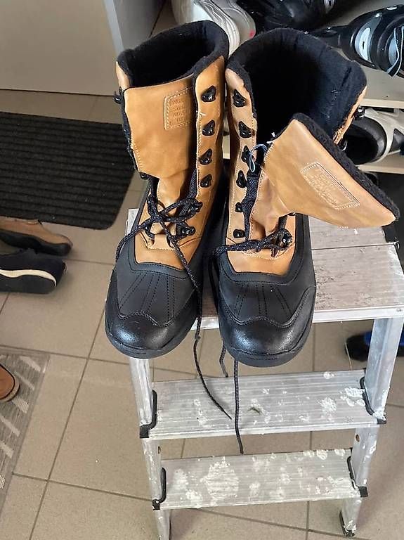 Scarpe da uomo: Bottes Cortina d'hiver taille 40 – Usato da Sonceboz-Sombeval venduto da msap