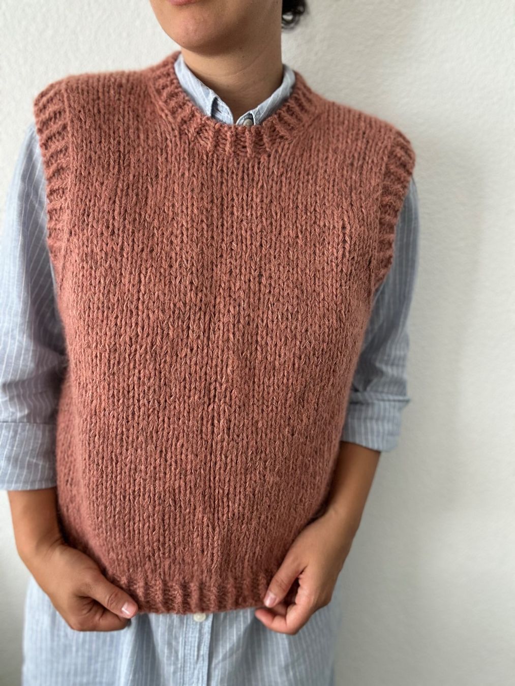Gilets: Handgestrickter Pullunder aus Baby Alpaca Wolle – Neuf (Voir description) à Ormalingen par nude.knits 8