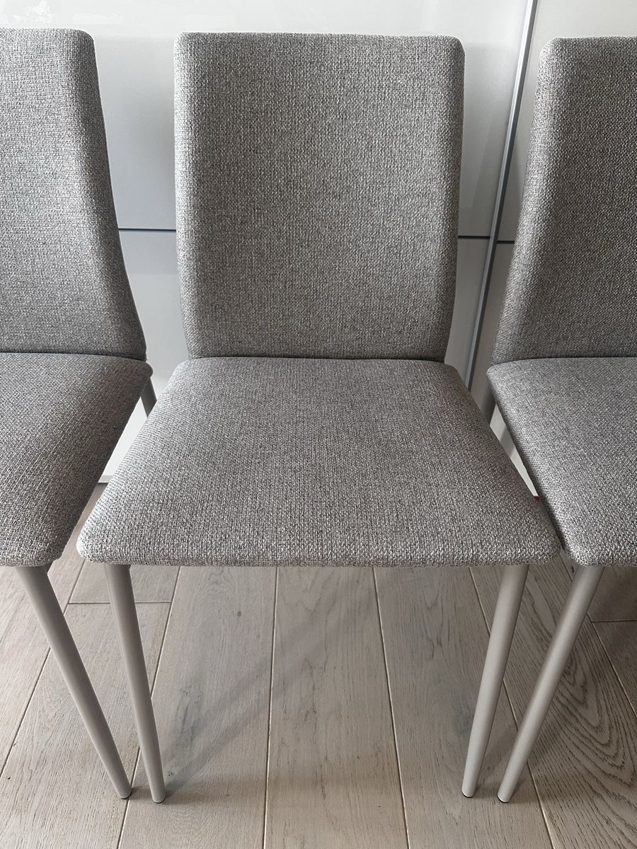 Chaises: 4 Stühle – Neuf (Voir description) à Diessenhofen par len_9tlh 2