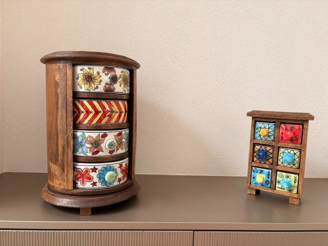 Toutes les décorations: Kommode (Holz)  mit Keramikschubladen – D'occasion à Frauenfeld par pet_rb9n