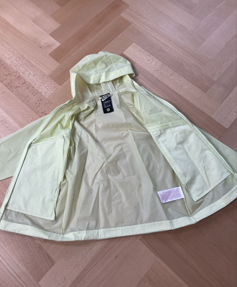 Nike Giacche & Cappotti: Kinder Nike Regenjacke Gelb – Usato da Zürich venduto da Sushinder 2