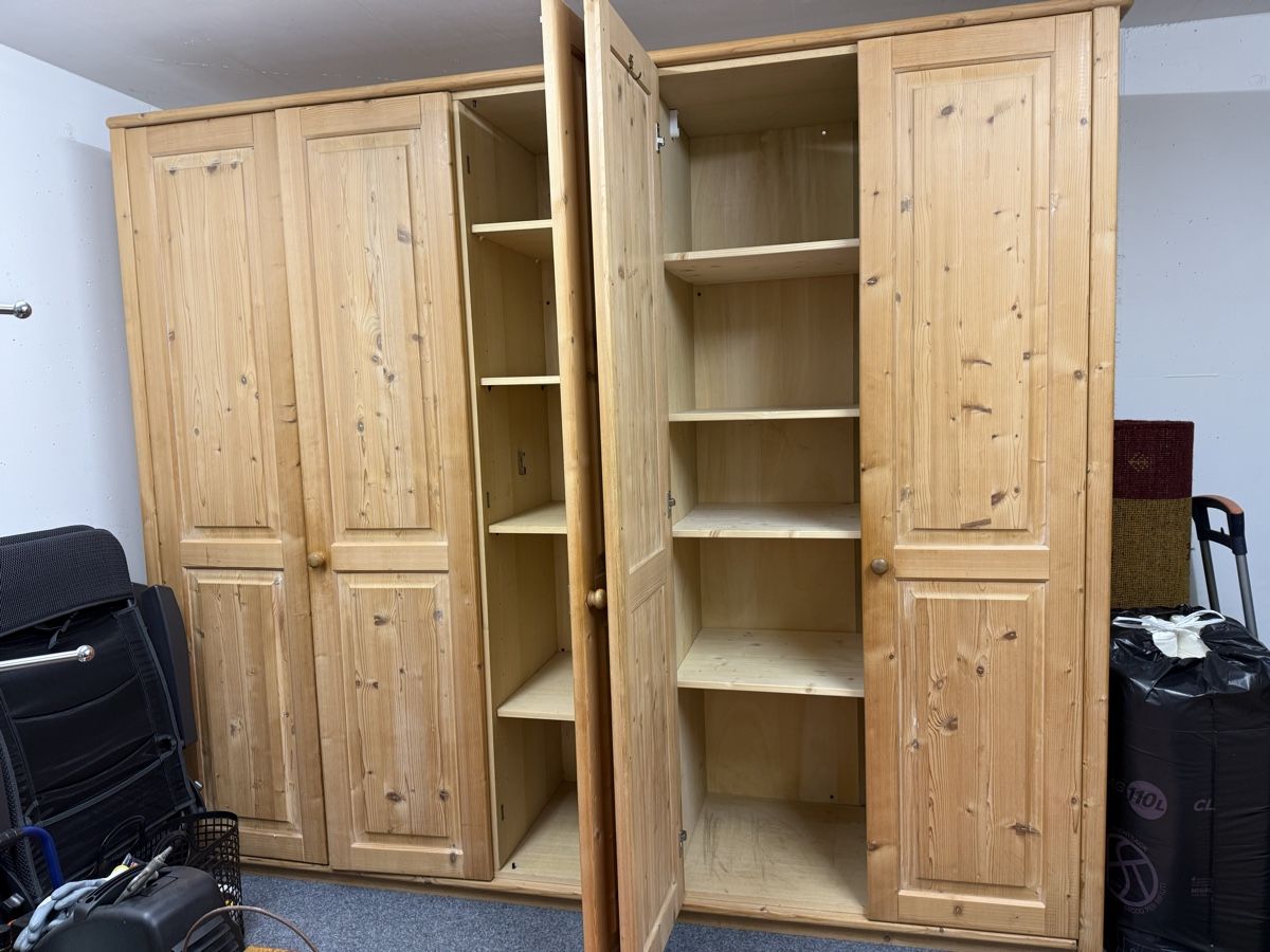 Armadi: Schrank aus Holz – Usato da Schocherswil venduto da Nidi123