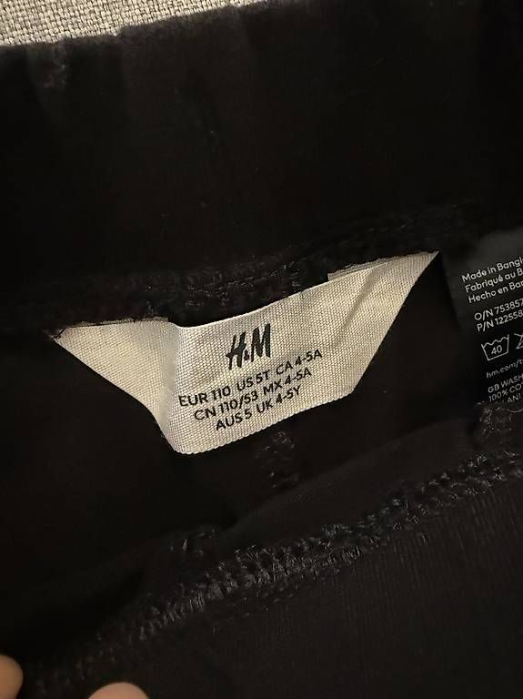 Pantaloni: Joggpants Schwarz H&M Gr. 110 – Usato da Küsnacht ZH venduto da Leen 1