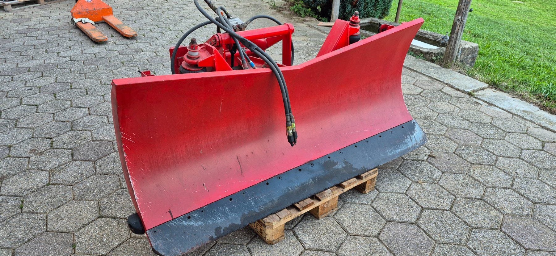 Zaugg Déneigement: Schneepflug Zaugg 180breit zu Kommunal oder Oldtimer Traktor – D'occasion à Egg SZ par Bko1 1