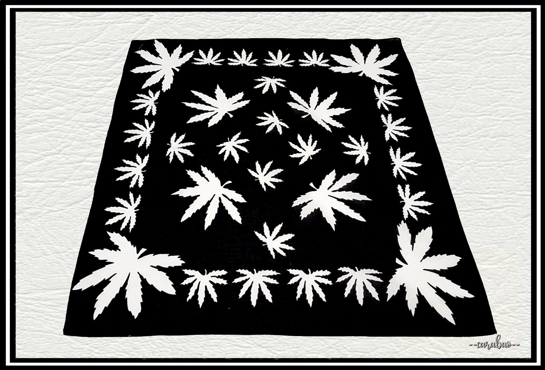 Foulard & Sciarpe: Bandana / Cannabis / Schwarz - Weiss – Nuovo (secondo la descrizione) da Winterthur venduto da -carabao-