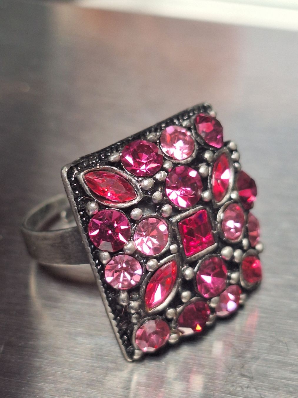 Ringe: Bague avec pierres roses  taille unique usagée – Gebraucht aus Tannay von v1n1p00h 2