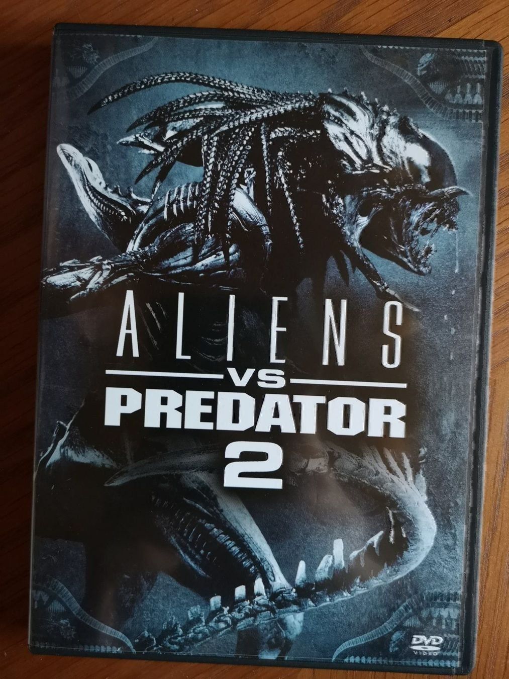 Tous les DVDs: Aliens vs Predator 2 – D'occasion à Rothrist par FLUEWALD
