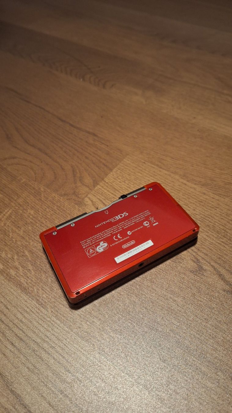 Nintendo Console: Nintendo 3DS Rot Metallic – Usato da Bachenbülach venduto da 4player4 4