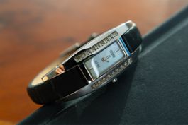 COVER Swiss Made Damen Uhr C043 – Ziersteine – Lederarmband