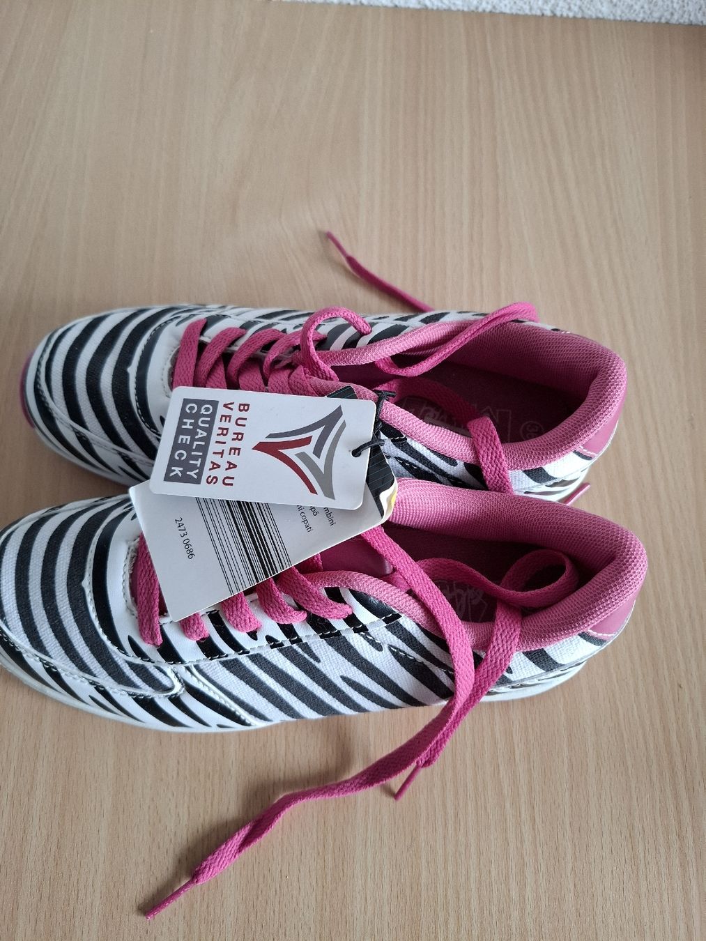 Schuhe für Mädchen: Sneakers gestreift  Gr. 36  NEU – Neu (gemäss Beschreibung) aus Roggwil BE von Konda 1