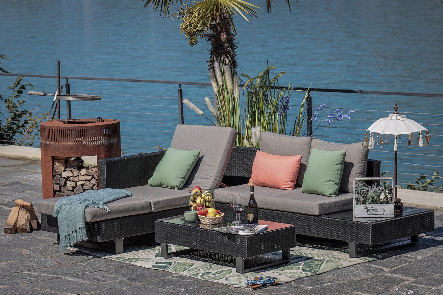 Divani: Rattan Ecklounge mit Liege – Nuovo e nell'imballaggio originale da Bern venduto da rattan-lounge