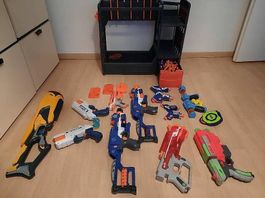 Nerf Sammlung (Waffen, Schrank, Patronen...)