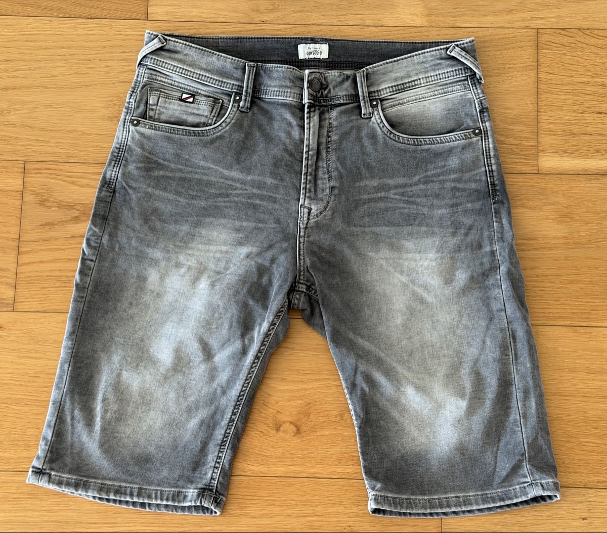 Pepe Jeans Pantaloni: Pepe Jeans Shorts – Usato da Niedergösgen venduto da Lifestyle-85