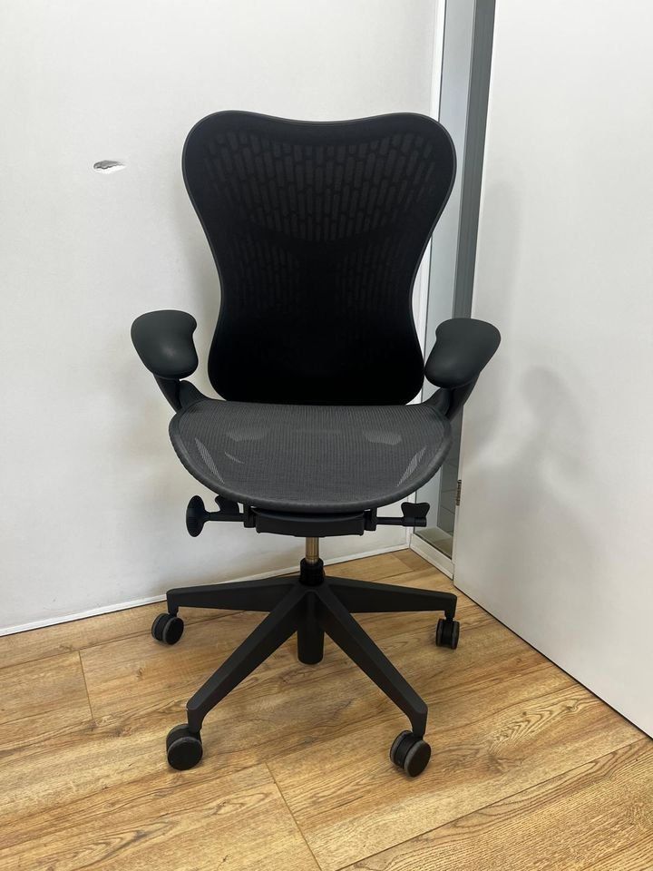 Herman Miller Sedie: Herman Miller Mirra 2 Graphite Butterfly Full Option – Usato da Purmerend venduto da Offeco