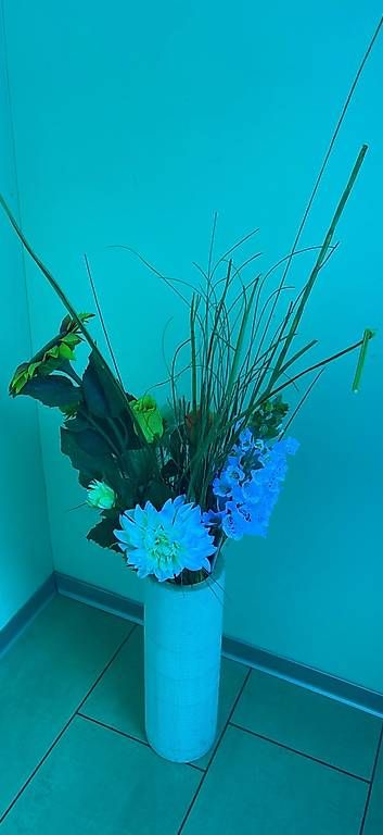 Vasi & Recipienti: Deko Vase mit Kunstblumen – Usato da Uetikon am See venduto da boby69 1
