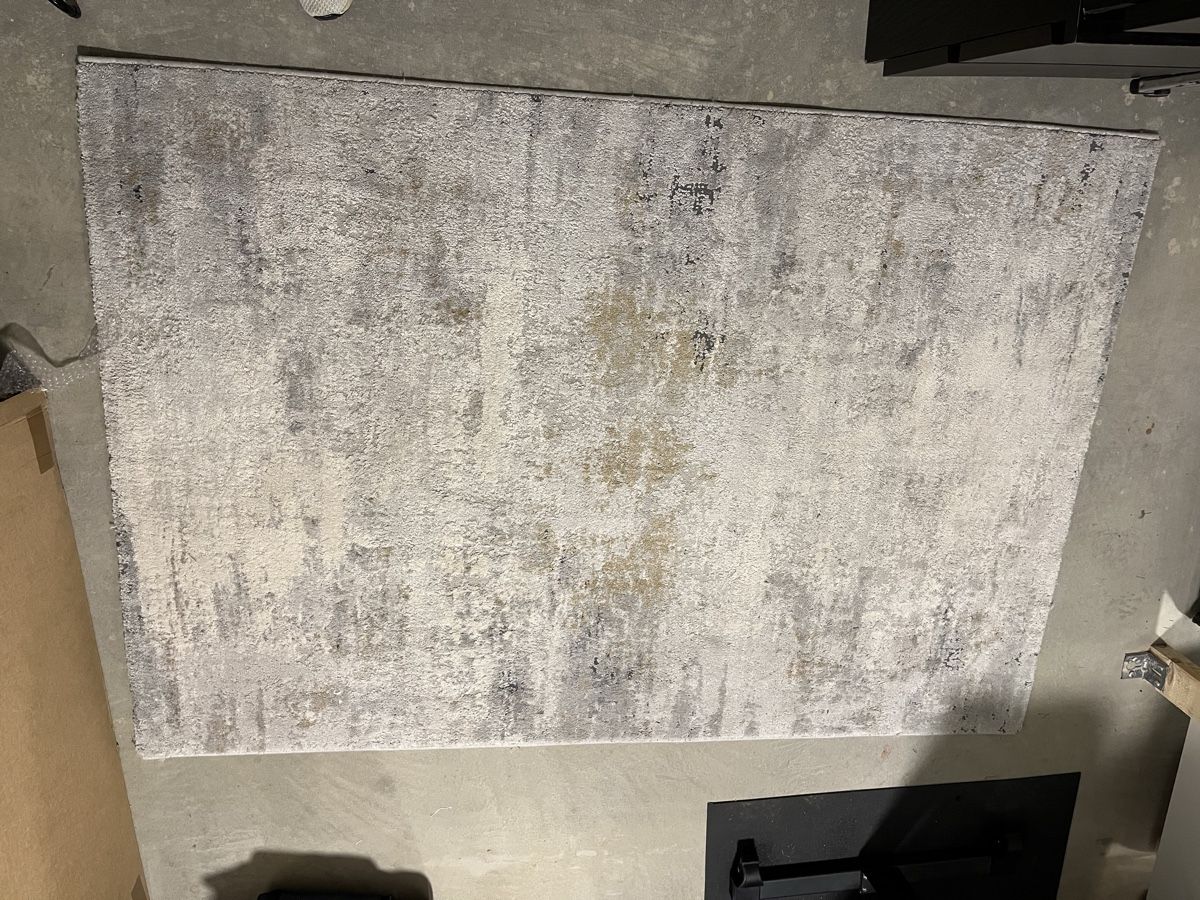 Tappeti: Tapis Gris – Usato da Düdingen venduto da Crunchy_Dwarf