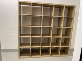 Möbel: Kalax 5 x 5 er, von Ikea: Farbe Eiche