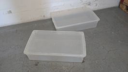 2 grössere flache Plastikkisten mit Deckel